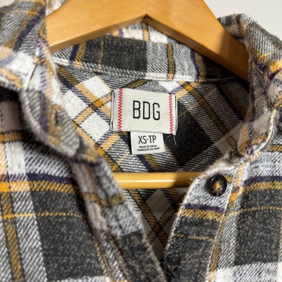 BDG Urban Outfitters Plaid Flannel Shirt XS Gray Yellow Cotton Distressed Hem - Picture 3 of 4